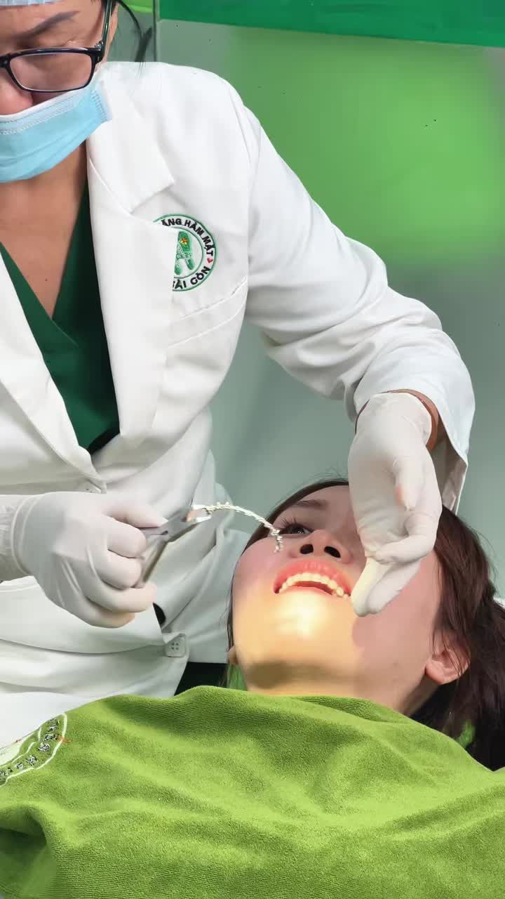 Visual thăng hạng, nụ cười mới chính thức "ra mắt" cả nhà đây ạ.