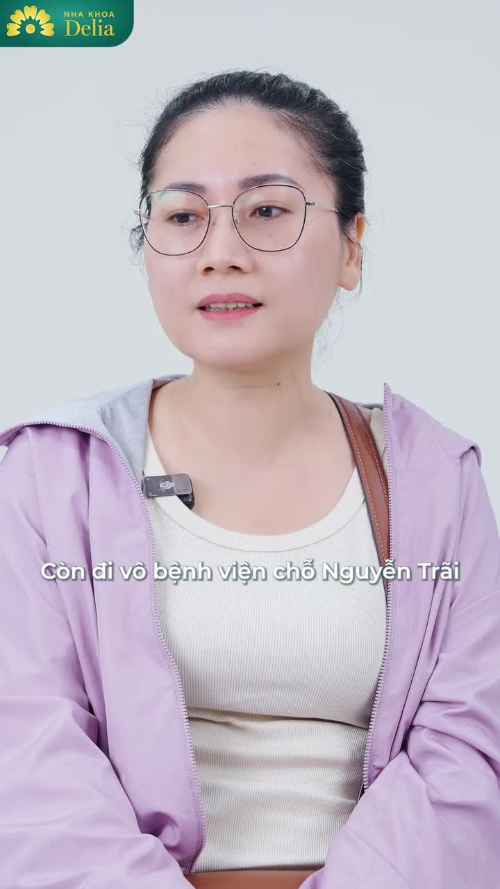Từng ám ảnh bởi lần đầu làm răng, chị Oanh luôn "nổi da gà" khi nghĩ tới việc động vào răng lần nữa. Nhưng mong muốn đẹp lên mỗi ngày luôn thúc giục chị.