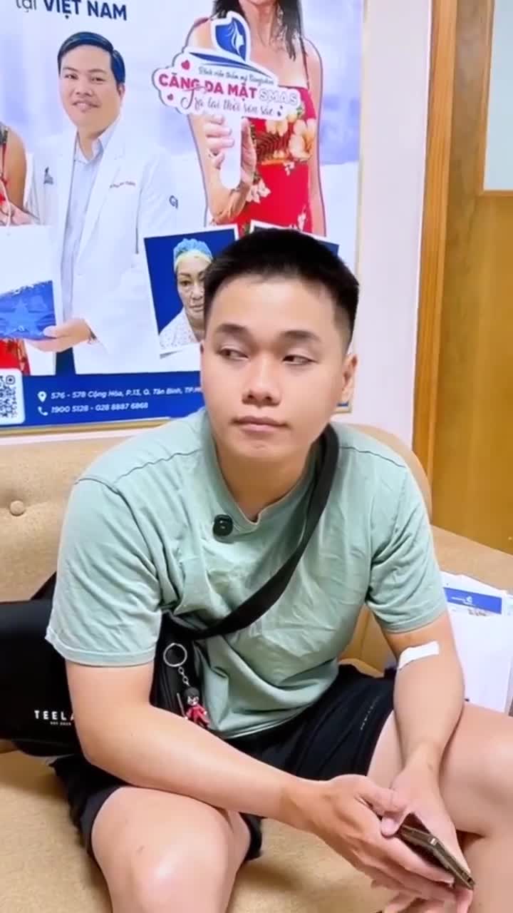 Tự ti vì mùi cơ thể khiến anh khách hàng e ngại trong giao tiếp và sinh hoạt hằng ngày.