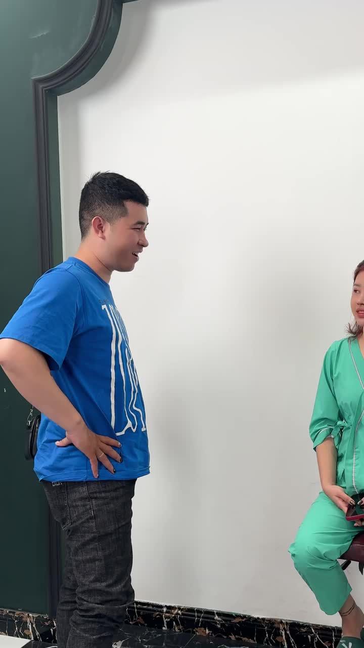 Anh chồng nào cũng thích vợ mình xinh đẹp hết á, chỉ là không nói ra thôi à!!