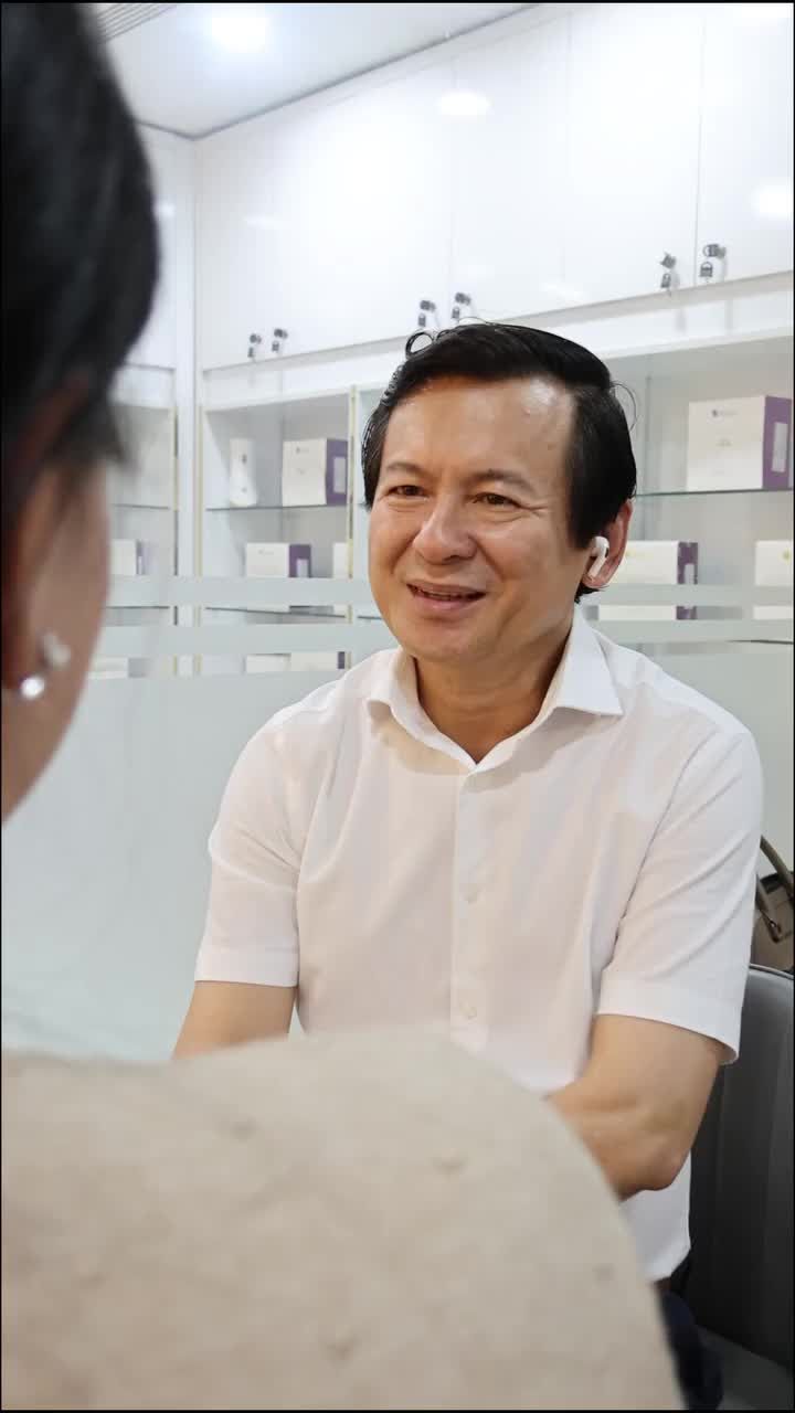 Không ít khách hàng sau khi nâng mũi bằng chỉ gặp phải tình trạng lệch, lộ chỉ hoặc đầu mũi biến dạng, khiến dáng mũi mất tự nhiên và gương mặt kém hài hòa .