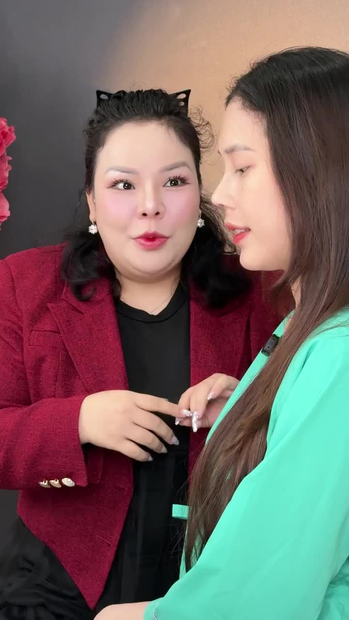 Chiếc mũi cao đẹp nâng tầm nhan sắc cả gương mặt!!