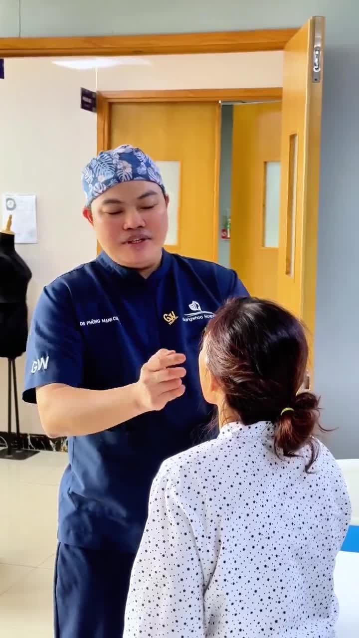 BÁC SĨ THĂM KHÁM SAU PHẪU THUẬT HẠ GÒ MÁ TẠI BỆNH VIỆN THẨM MỸ GANGWHOO