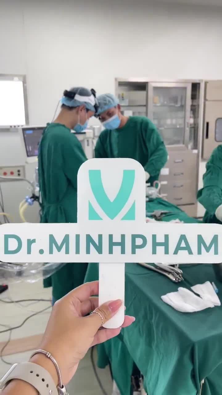 Kết thúc ngày làm việc bằng ca hạ gò má tinh chỉnh gương mặt