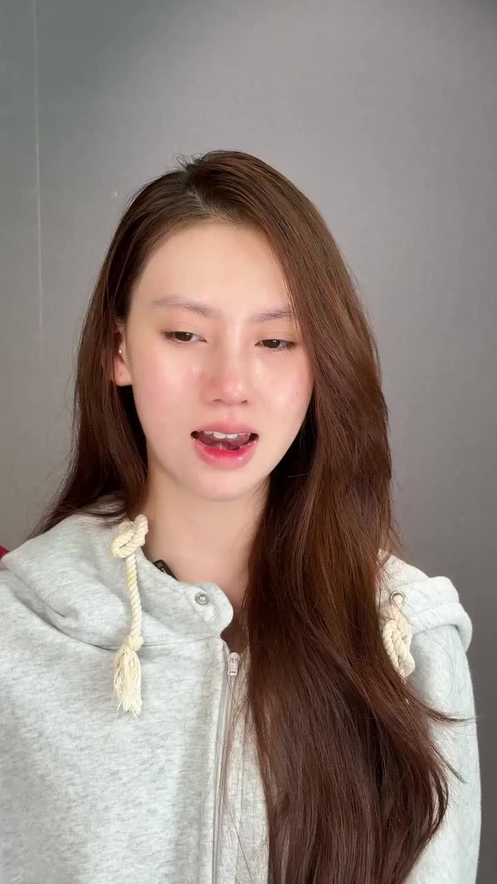 Bé khách cực kỳ xinh xắn và hài lòng khi sở hữu dáng mũi cao đẹp, sang chảnh!