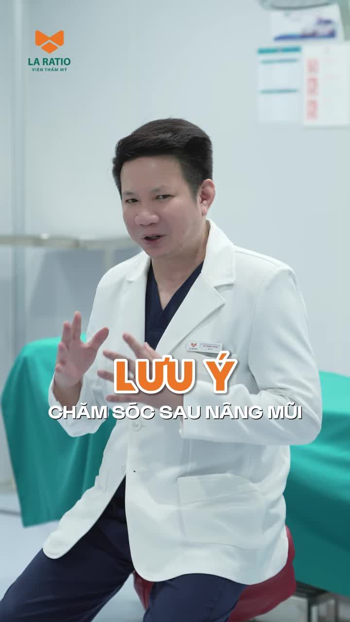 Bác sĩ Trung hướng dẫn bạn cách chăm sóc sau nâng mũi để giúp dáng mũi vào form nhanh nhất, xem ngay kẻo lỡ