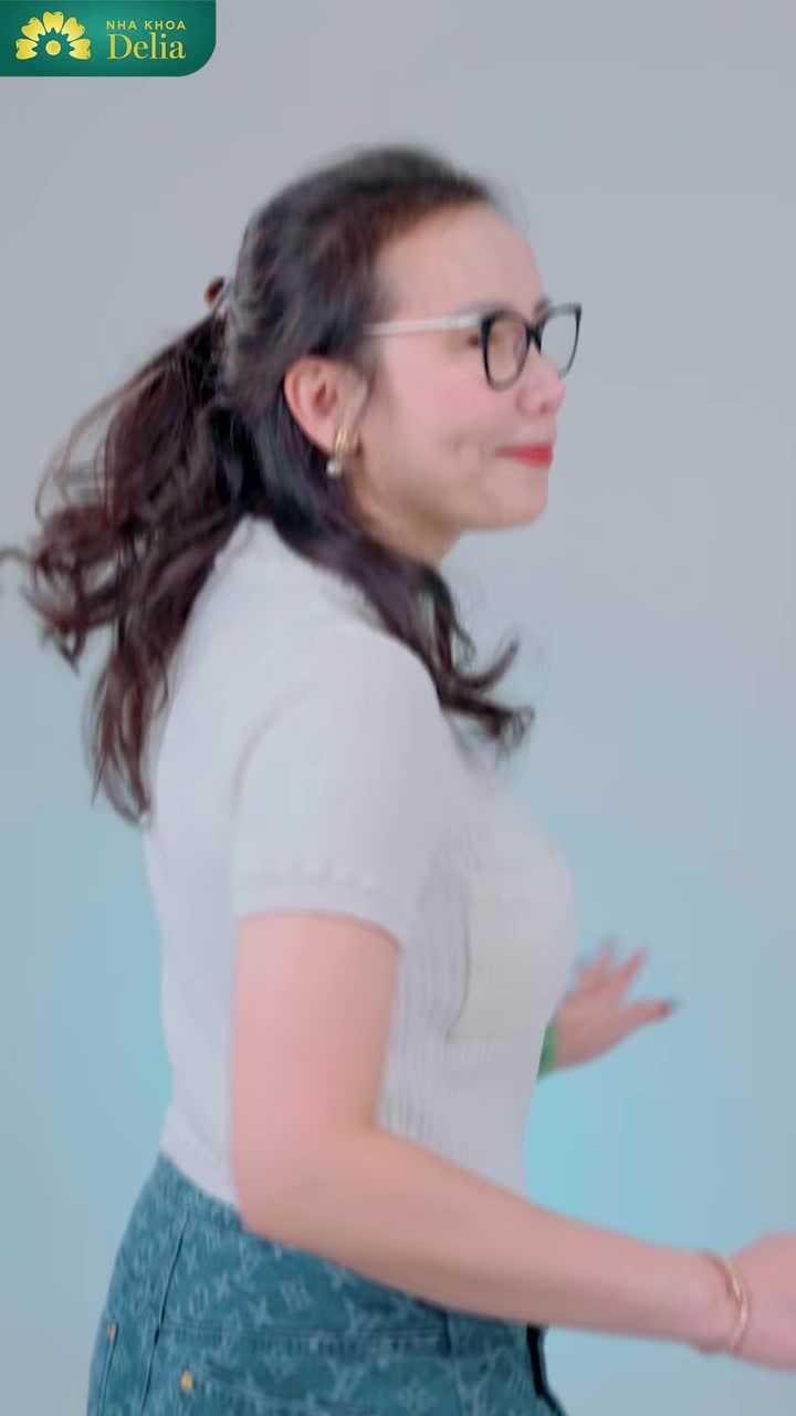 Từng sợ hãi mỗi khi nhắc đến chuyện "làm răng", chị Tân Nguyễn chưa bao giờ nghĩ mình sẽ đủ can đảm để thay đổi. Ấy vậy mà giờ đây, chị đã tự tin nở nụ cười rạng rỡ với hàm răng sứ trắng sáng – chắc khỏe và an toàn tuyệt đối.
