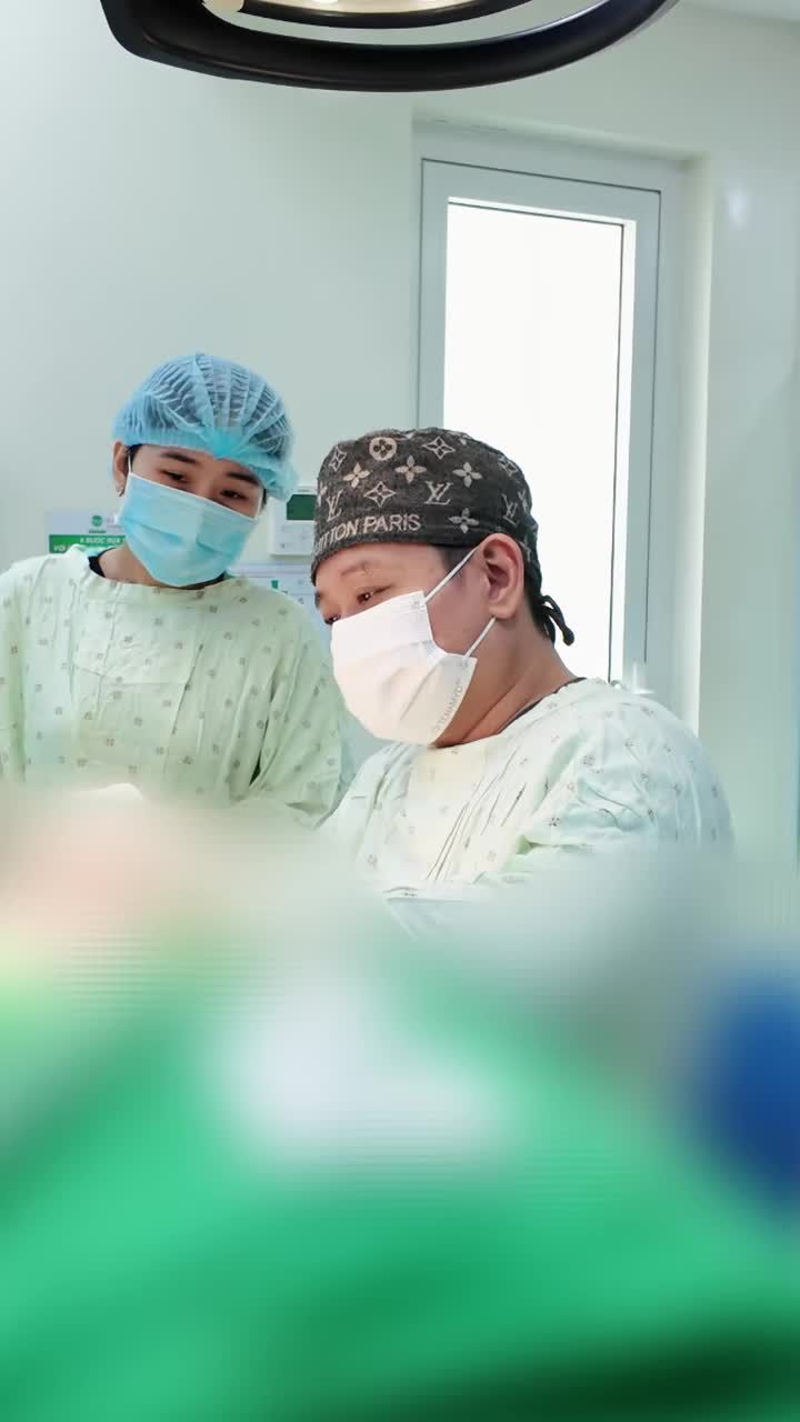 Rãnh mũi má, bị lão hóa nhiều phải làm sao?