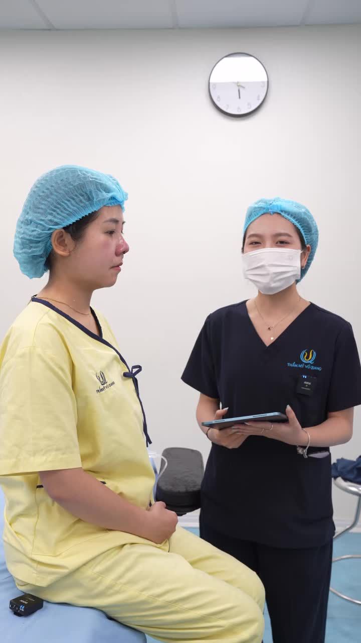 Case mũi cuối ngày hôm nay, tút tát cho chị gái đến từ thành phố hoa phượng đỏ