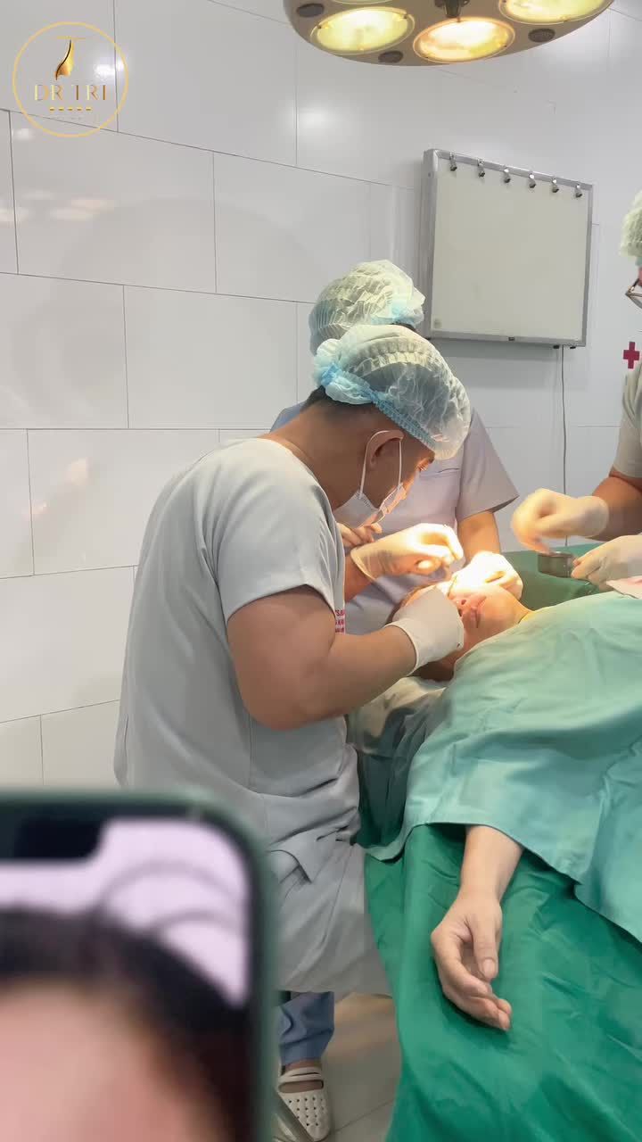 Thu Nhi lại tranh thủ live stream trực tiếp 1 ca cho chị e xem đây!!!