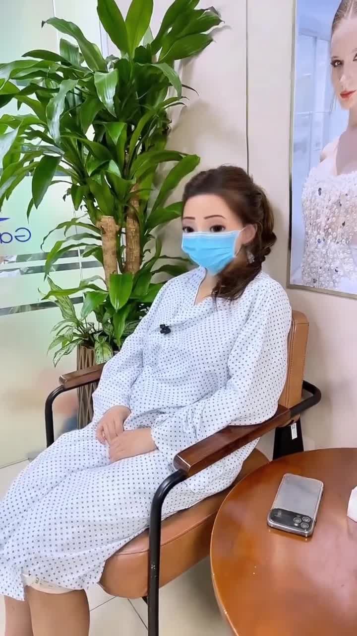 Chị khách Việt kiều Úc vừa hoàn tất Lipo Ultrasound toàn thân tại Bệnh viện Thẩm mỹ Gangwhoo.