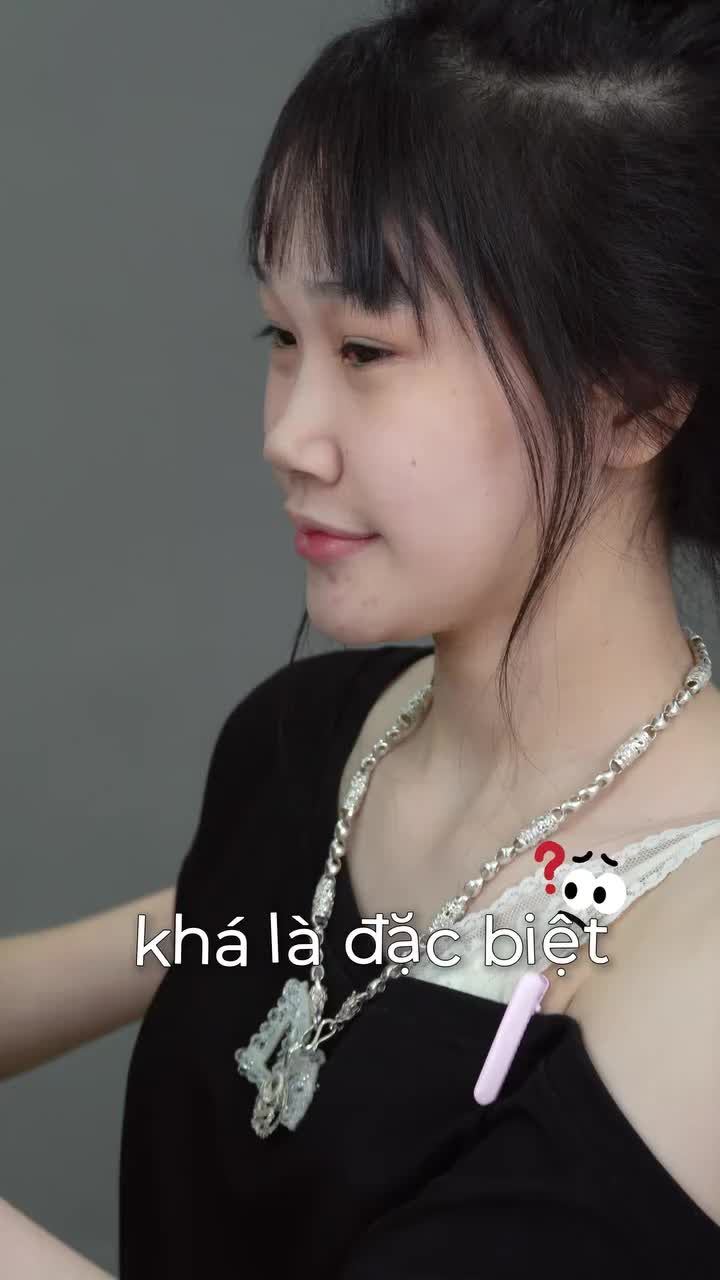 Mũi cao thanh tú ''cứu'' nhan sắc cả gương mặt.
