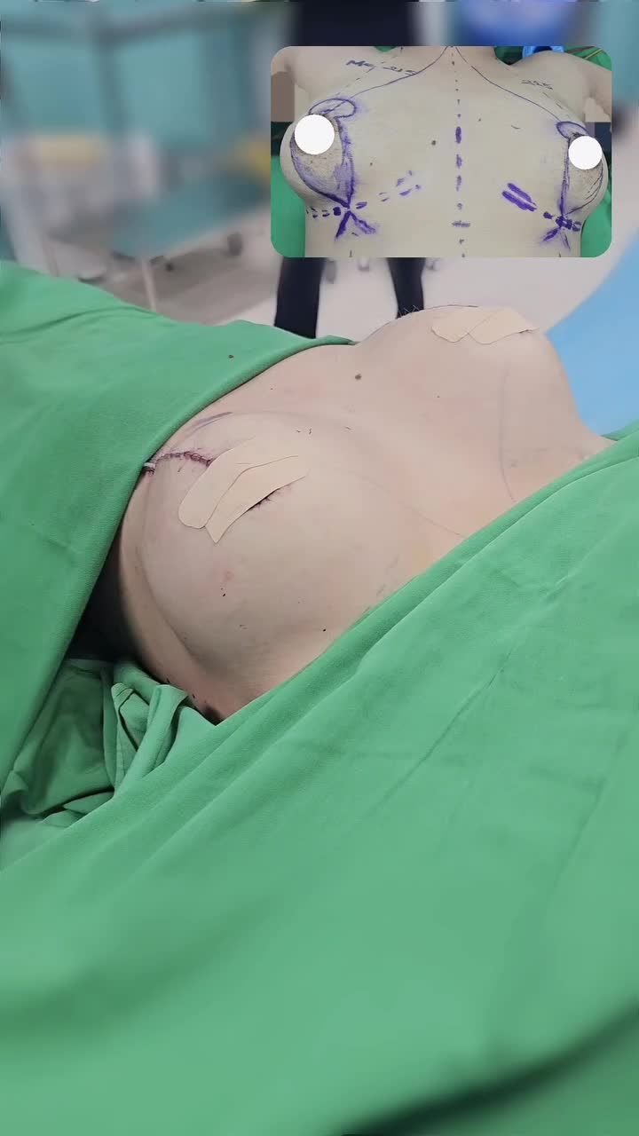 Vẻ đẹp kiêu hãnh như bông tuyết giữa trời đông, dịu dàng, tinh khôi nhưng vẫn đầy sức hút.