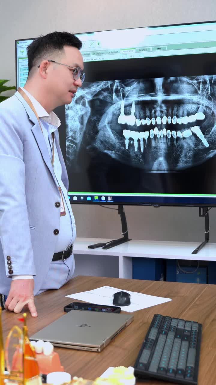 Cô Kim Mai – Việt kiều Pháp từng có một trải nghiệm khiến cô ám ảnh suốt nhiều năm: ca cắm implant tại một nha khoa ở Hà Nội đã khiến cô đau đớn, để lại nỗi sợ mỗi lần nghĩ đến chuyện làm răng.