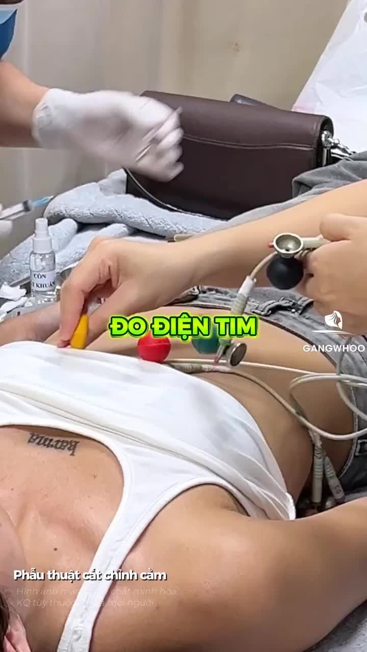Khách Việt kiều khám sức khoẻ và đo vẽ trước cắt chỉnh hàm