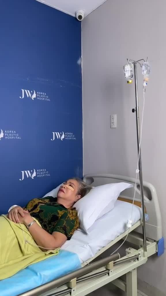 U60 Sài Thành sở hữu nhan sắc TRẺ LÙI 20 TUỔI nhanh chóng an toàn sau COMBO TRẺ HOÁ MẮT + TRUYỀN TUẦN HOÀN NÃO tại JW