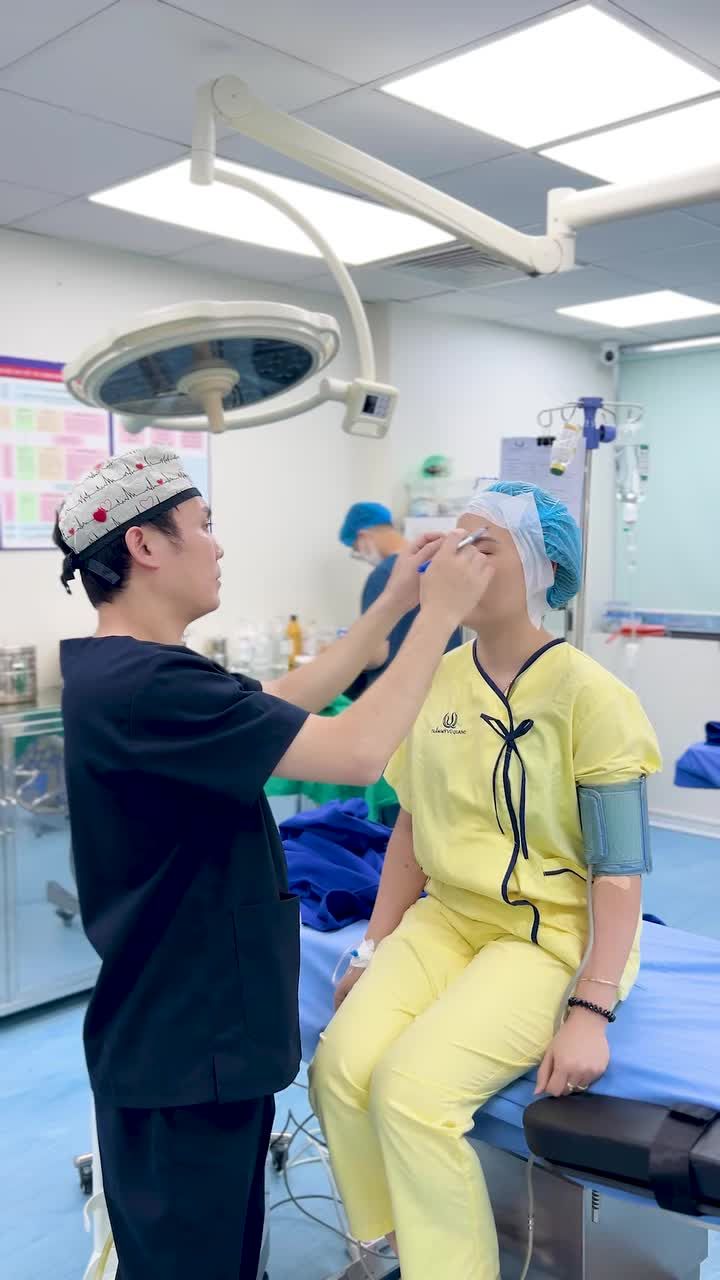 Dành cả thanh xuân để đo vẽ, mũi lệch mũi hếch... Dr Vũ Quang cân hết