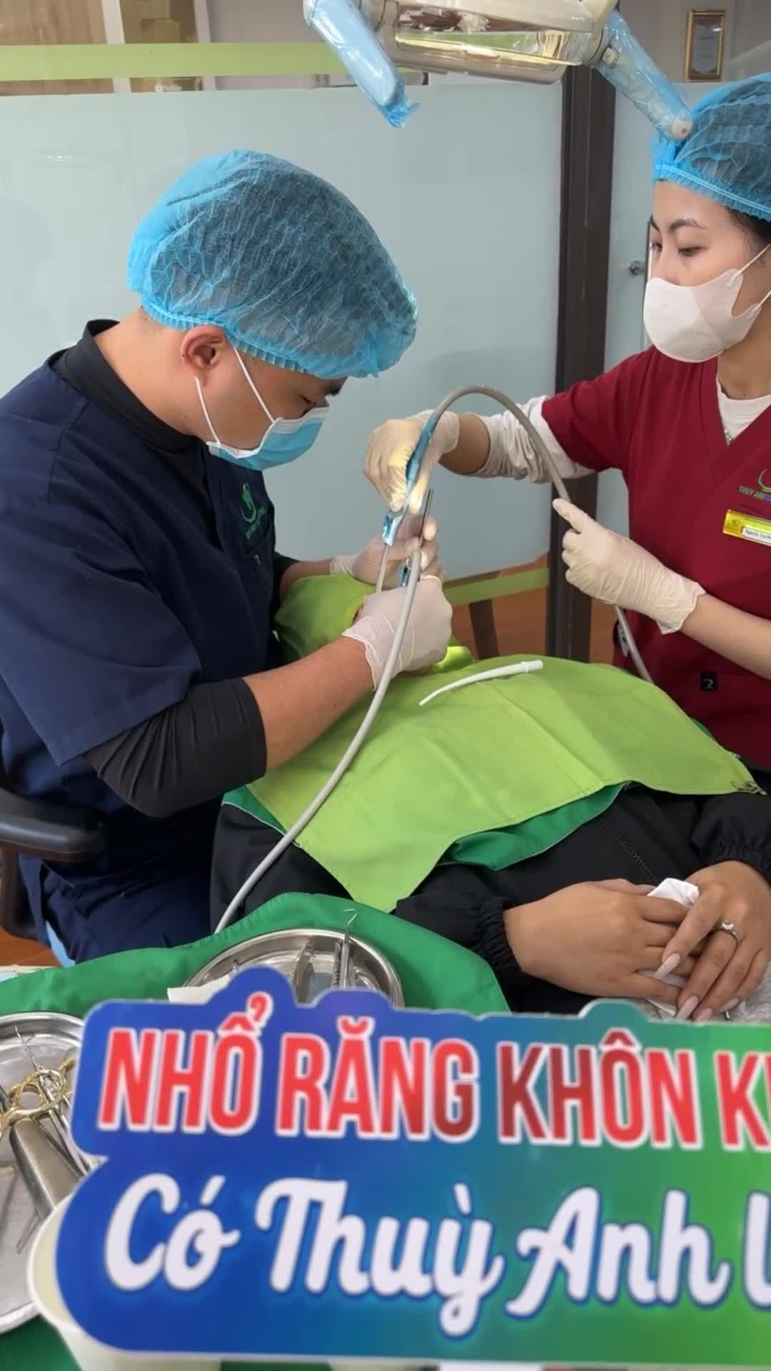 Ca nhổ răng khôn số  28; 38 bị sâu gây đau nhức, khó chịu cho khách hàng