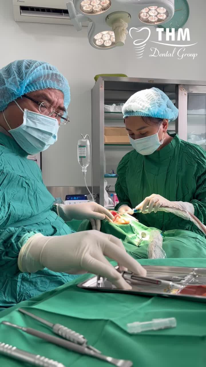 Cắm Implant chuẩn xác – Khéo léo từ đôi tay ThS.BS Trần Văn Vui