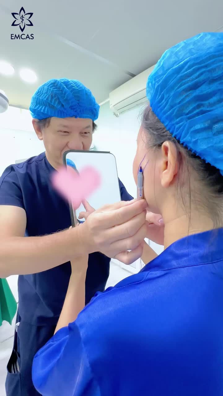 Bác sĩ Khiêm tư vấn một case Căng chỉ trung bì da trẻ hóa khuôn mặt, sử dụng 100% vật liệu tự thân