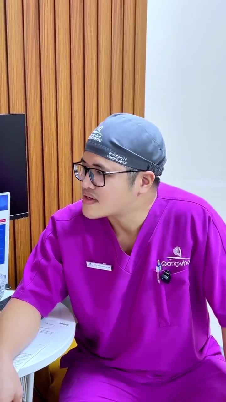 BÁC SĨ TƯ VẤN CHO KHÁCH HÀNG CÓ NHU CẦU THỰC HIỆN CĂNG DA MẶT TẠI BỆNH VIỆN THẨM MỸ GANGWHOO