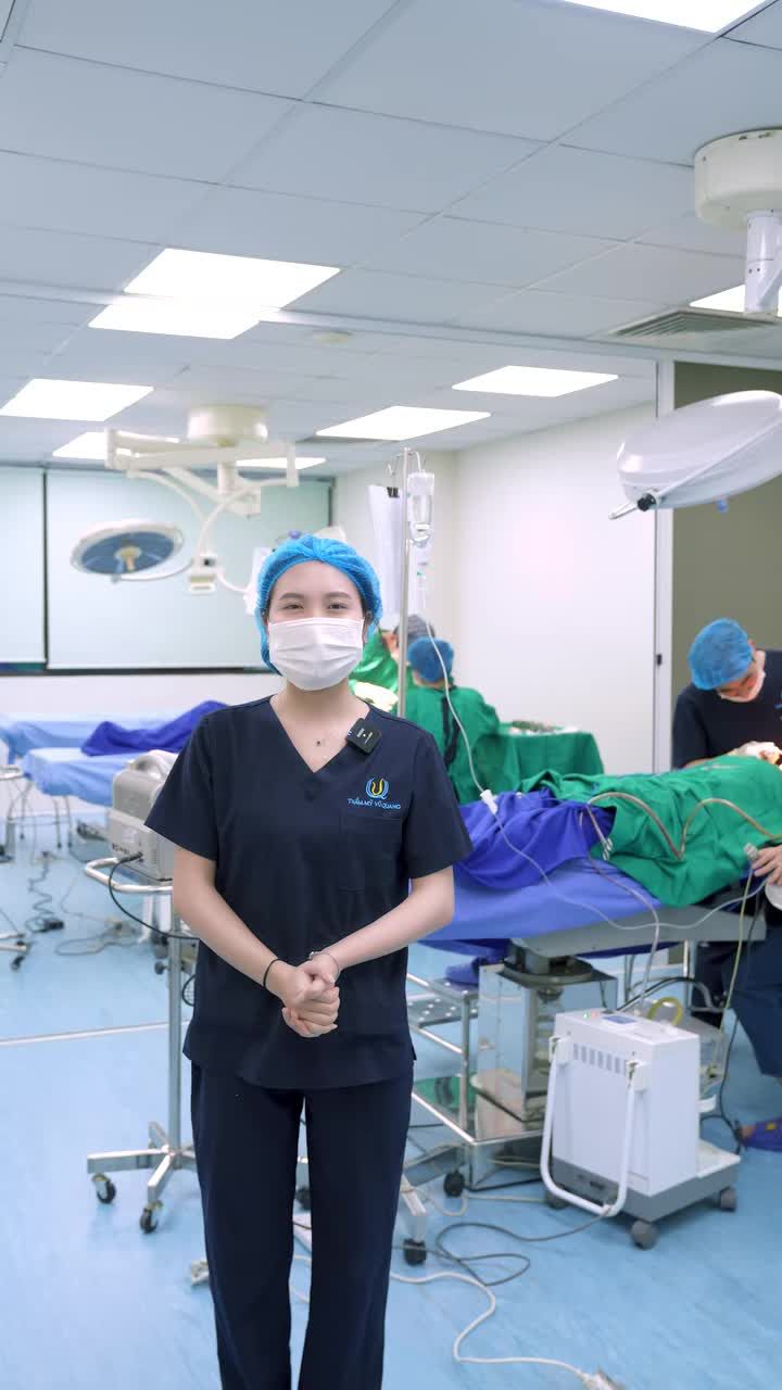 Thời tiết quá lạnh để đi làm nhưng lại quá đẹp để đi nâng mũi, cắt mí...