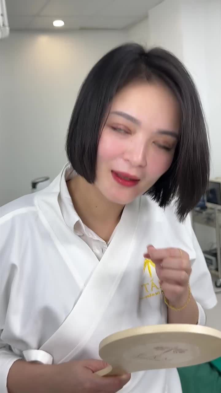 Cận cảnh kết quả sau khi cắt mí của chị khách yêu nhà Tấm!