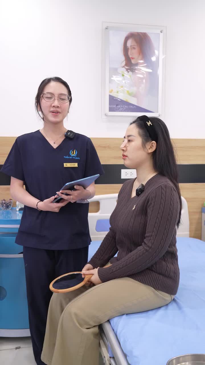 Chiếc mũi 10 ngày tuổi của chị gái vô cùng phúc hậu và dễ thương