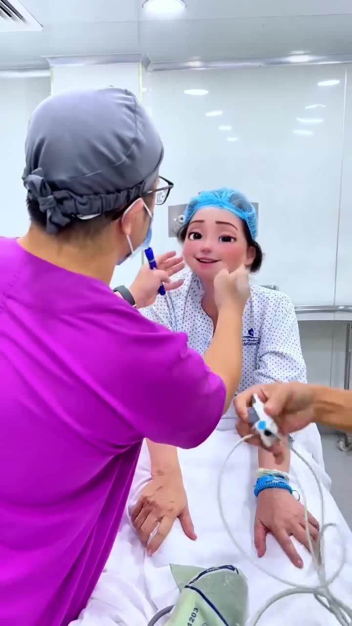 Cô khách hàng đã vượt một quãng đường xa để đến Bệnh viện Thẩm mỹ Gangwhoo với mong muốn cải thiện tình trạng lão hoá trên gương mặt.