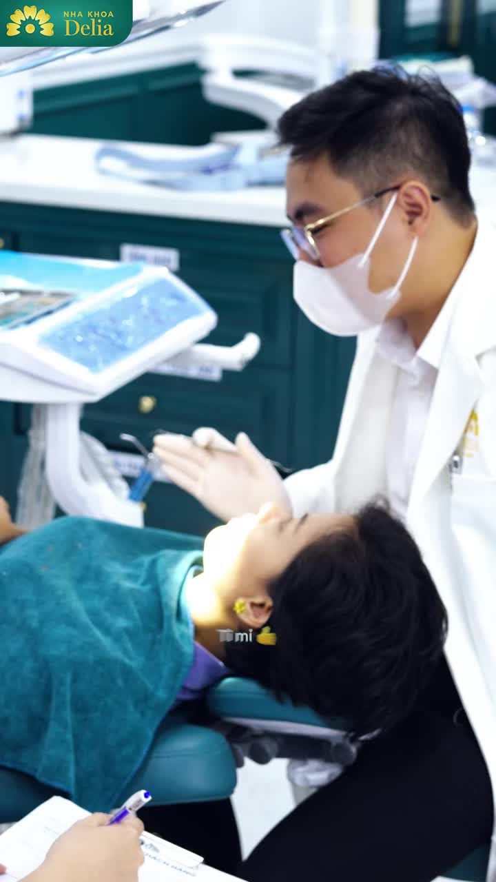 "Bác sĩ trẻ mà chuyên môn tốt lắm, nhiệt tình, cẩn thận, tỉ mỉ ... lại còn đẹp trai"