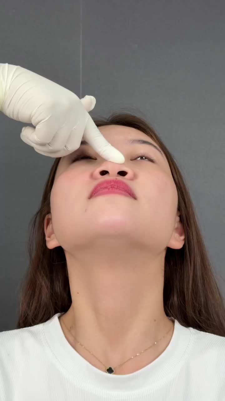 Bé khách kiểu: Em chỉ cần một dáng mũi hài hòa với gương mặt thôi...Mà ai dè bác làm đẹp quá trời đẹp luôn nè!!