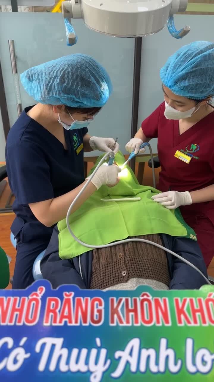 Ca nhổ răng khôn số 18;28 dắt thức ăn gây sâu, đau nhức cho khách hàng.