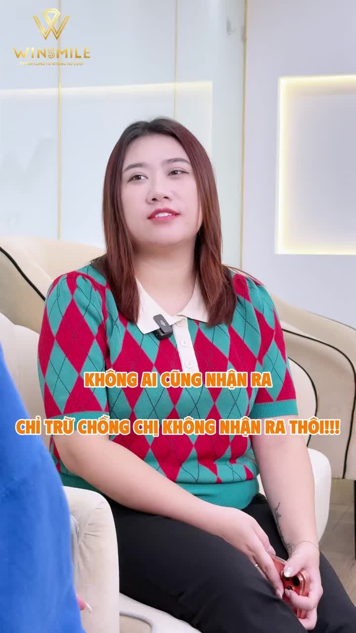 Làm xong bộ răng sứ mới, chị Nguyệt cứ tưởng mình “tỏa sáng âm thầm” vì đồng nghiệp gặp là khen, bạn bè gặp là trầm trồ… duy chỉ có ông xã là nhất định "không phát hiện".