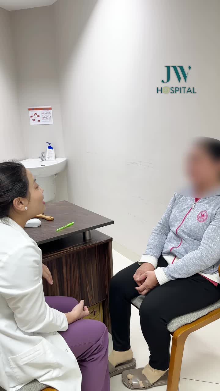 THOÁT KHỎI THẢM HOẠ: BÁC SĨ JW CAN THIỆP KỊP THỜI CỨU NGƯỜI PHỤ NỮ TỰ CHẤM NÁM BẰNG AXIT GÂY BỎNG DA