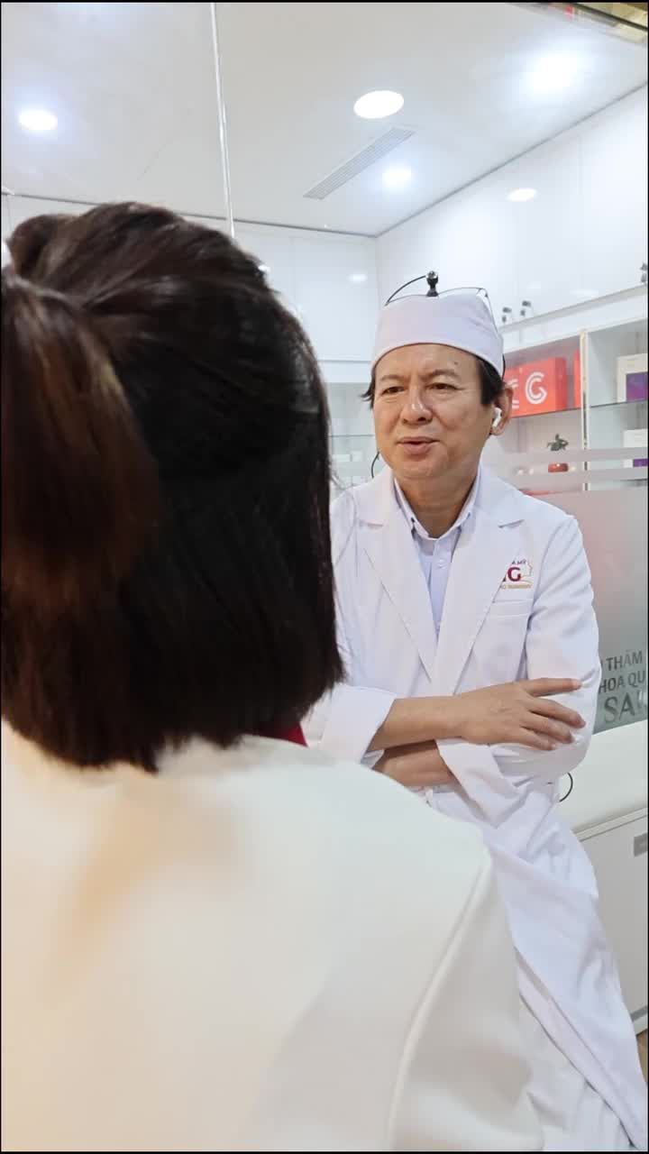 Bọng mắt không chỉ khiến gương mặt mệt mỏi, già nua hơn tuổi thật, mà còn làm ánh nhìn thiếu sức sống.