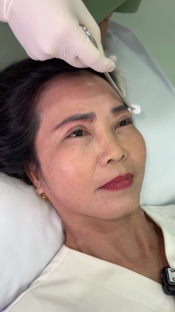 U60 miền Tây sở hữu ĐÔI MẮT TRẺ 0 TUỔI chỉ sau 7 ngày thực hiện TREO CHÂN MÀY tại JW