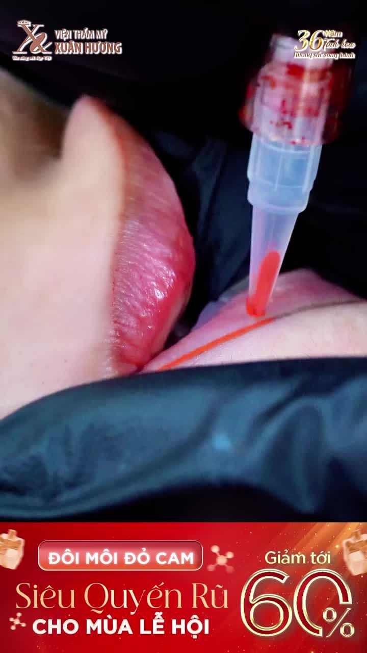 ĐÔI MÔI ĐỎ CAM SIÊU QUYẾN RŨ CHO MÙA LỄ HỘI