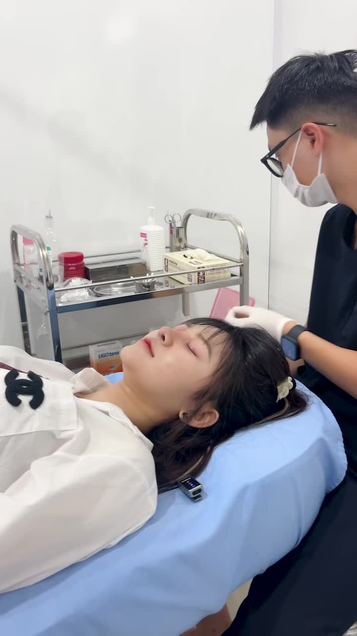 Khách bảo: "100 điểm cho bác sĩ Vũ Quang"