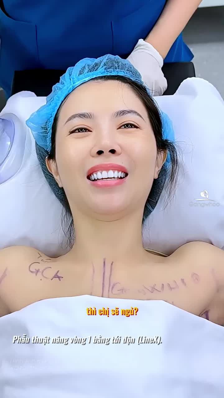 Khách hàng đếm tiền tỷ trước khi độ loa Còn chị em, chị em đếm được bao nhiêu tỷ nhỉ?