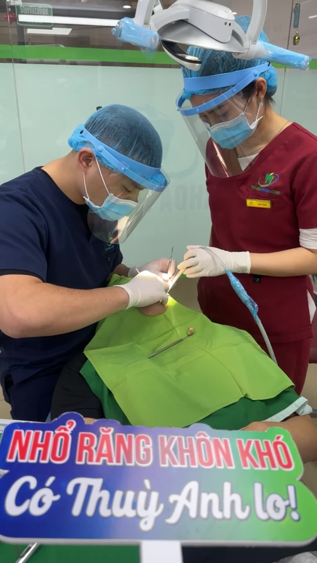 Ca nhổ răng khôn số 38 mọc lêch 45 độ gây đau nhức cho khách hàng tại cơ sở Phổ Yên