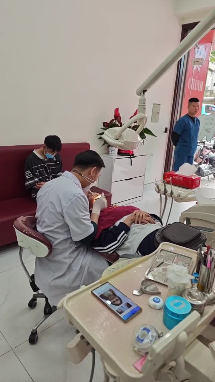 THÁO NIỀNG, KHẮC PHỤC HOÀN TOÀN RĂNG HÔ CHÌA KHẤP KHỂNH