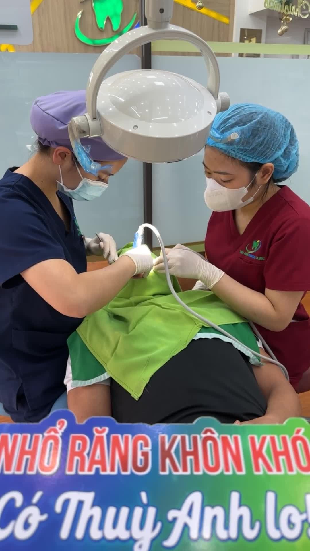 Ca nhổ răng khôn số 48 mọc trồi, dắt thức ăn gây sâu vỡ, đau nhức cho khách hàng