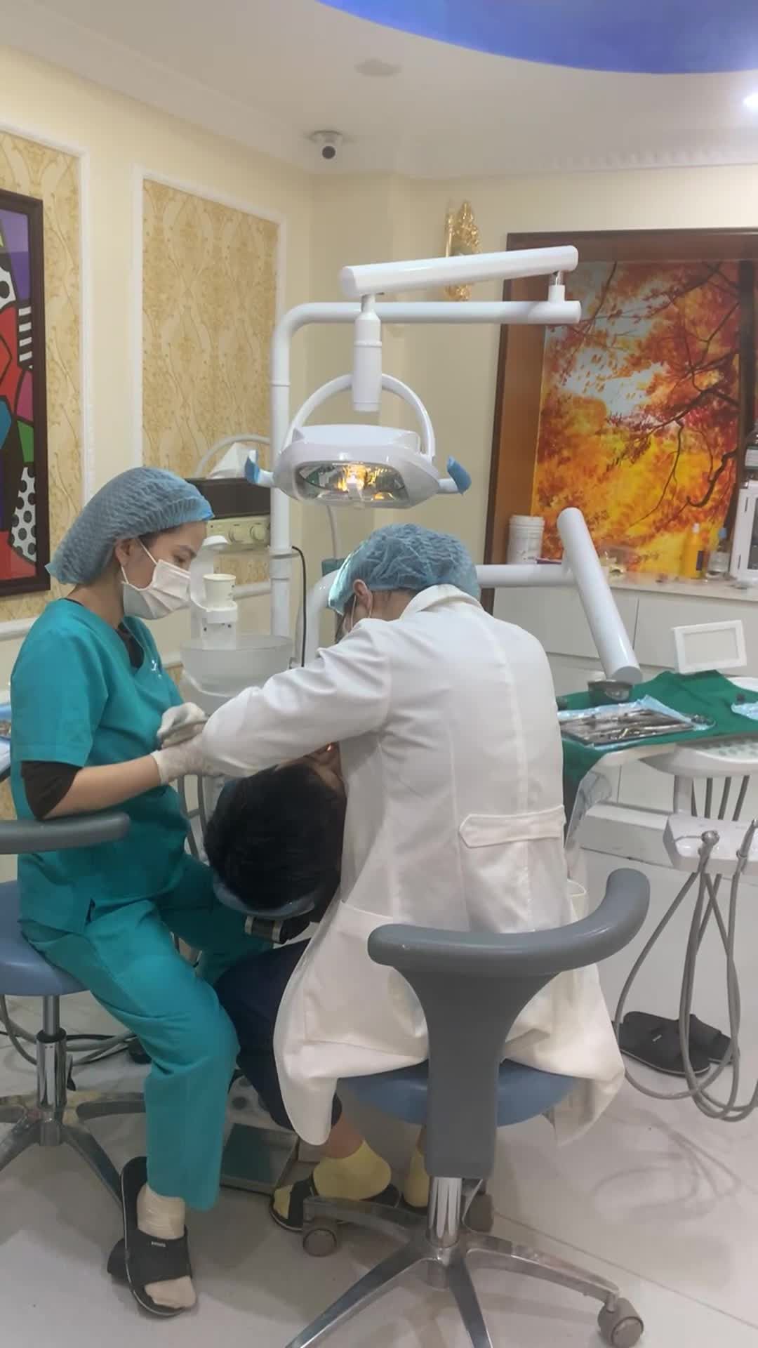 NHỔ RĂNG KHÔN 28 SÂU VÀO TUỶ