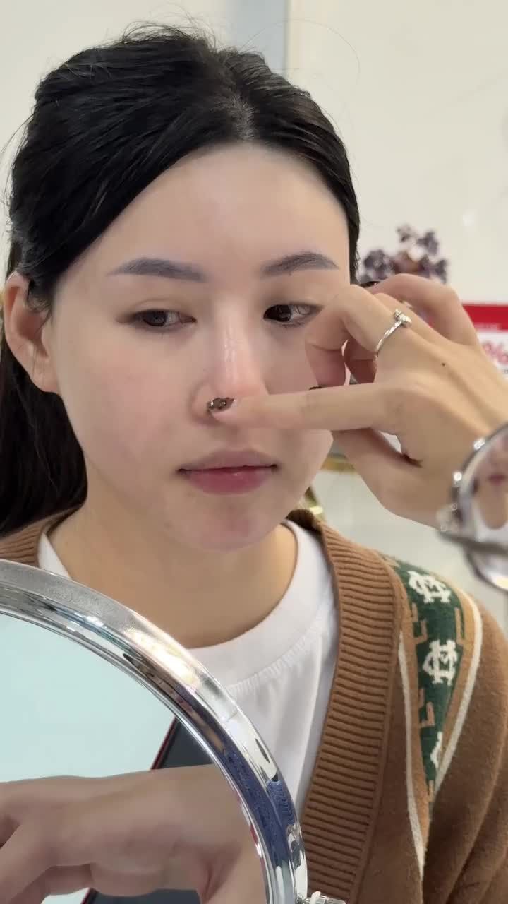 Khoe nhẹ vài ''mỹ nhân'' bước ra từ Tuấn Linh sau khi sở hữu dáng mũi đẹp chuẩn, hài hòa, cân đối và phù hợp.