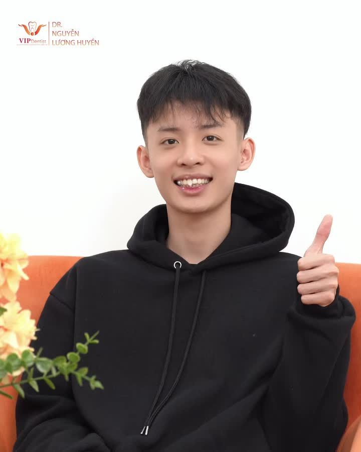 “Sau khi niềng xong em thấy răng em đẹp lắm, giờ em có thể tự tin giao tiếp với người khác rồi ạ, quả thật rất xứng đáng luôn. Em cám ơn các anh chị và bác sĩ Lương Huyền rất nhiều ạ!”