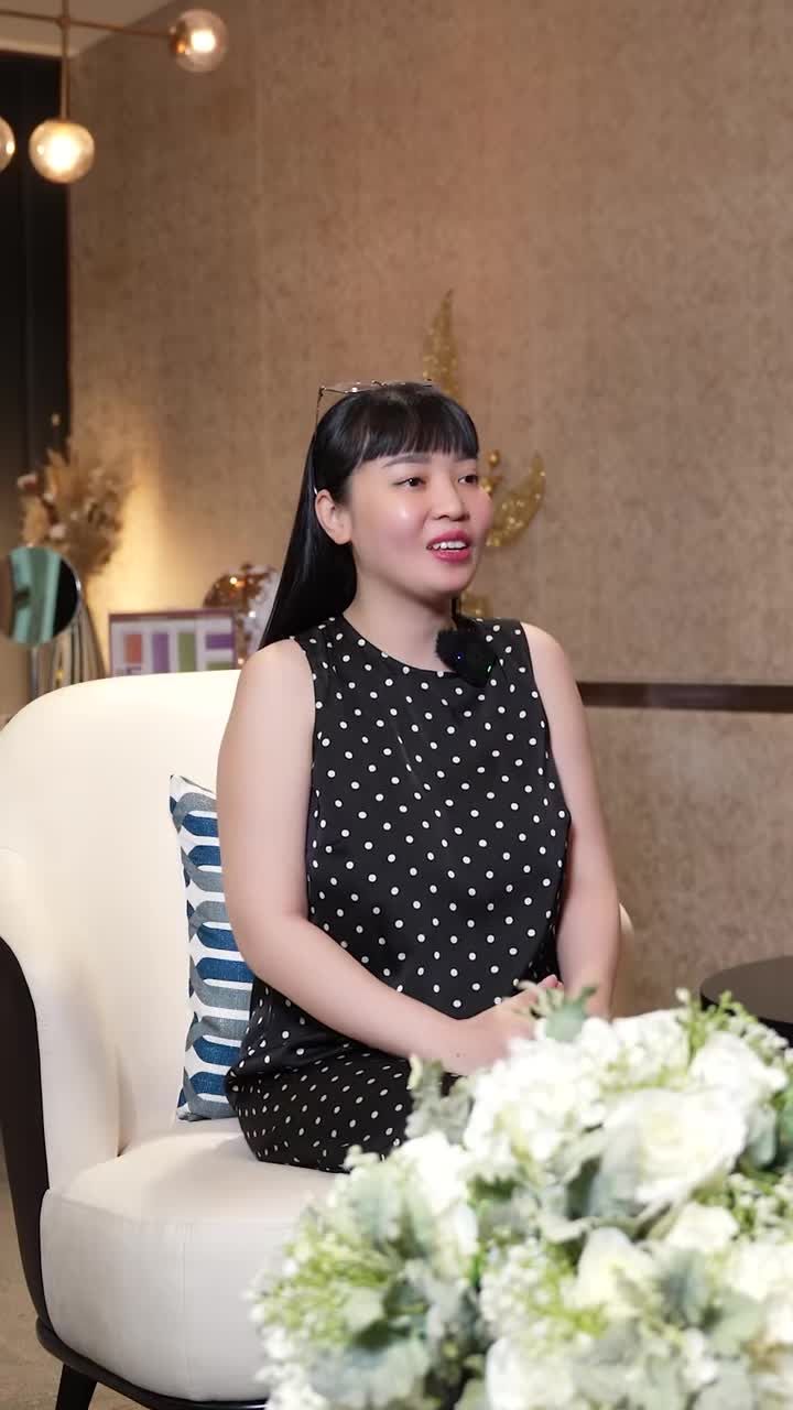 Giáo viên Yoga thực hiện combo nâng ngực + định hình V2