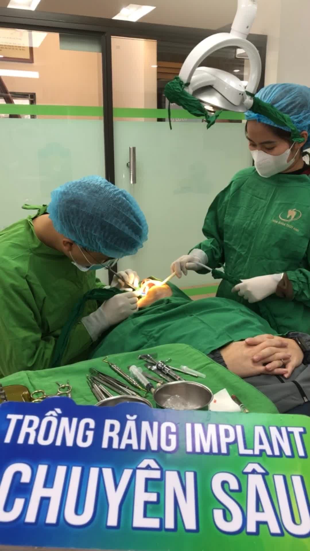 Ca cấy ghép chân răng nhân tạo Implant để khôi phục lại vị trí mất răng 16 hàm trên cho khách hàng