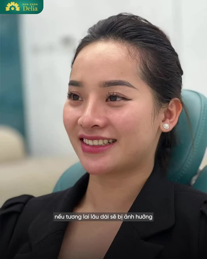 Chị gái ở Hải Phòng hối hận không làm răng sứ sớm, cứ đi tẩy trắng về không ăn thua, răng còn ê buốt. Xem ngay!