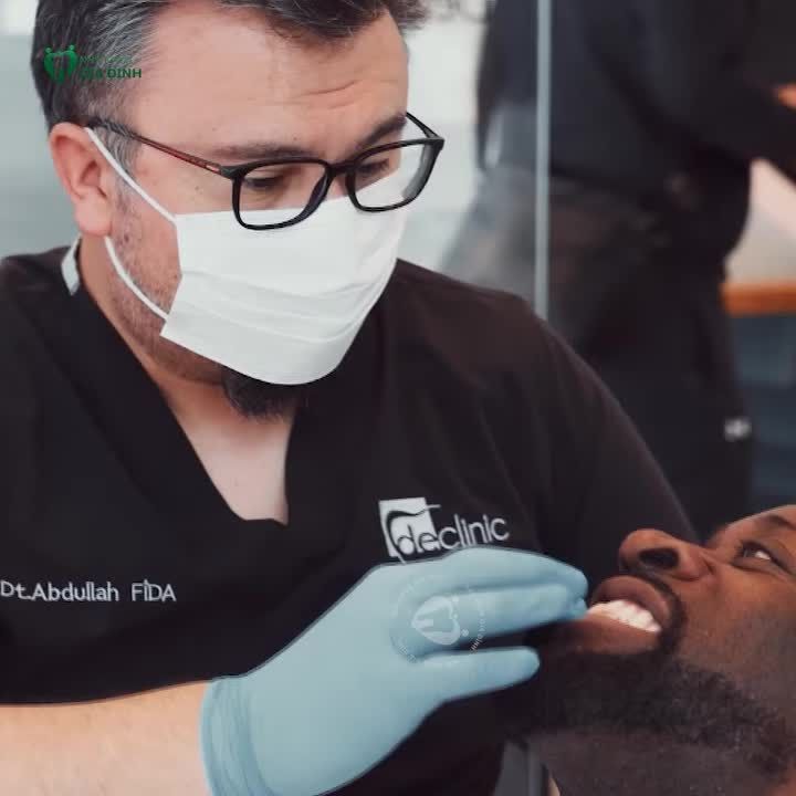 VIỆT KIỀU VỀ NƯỚC CHỌN NHA KHOA GIA ĐÌNH TRỒNG RĂNG IMPLANT