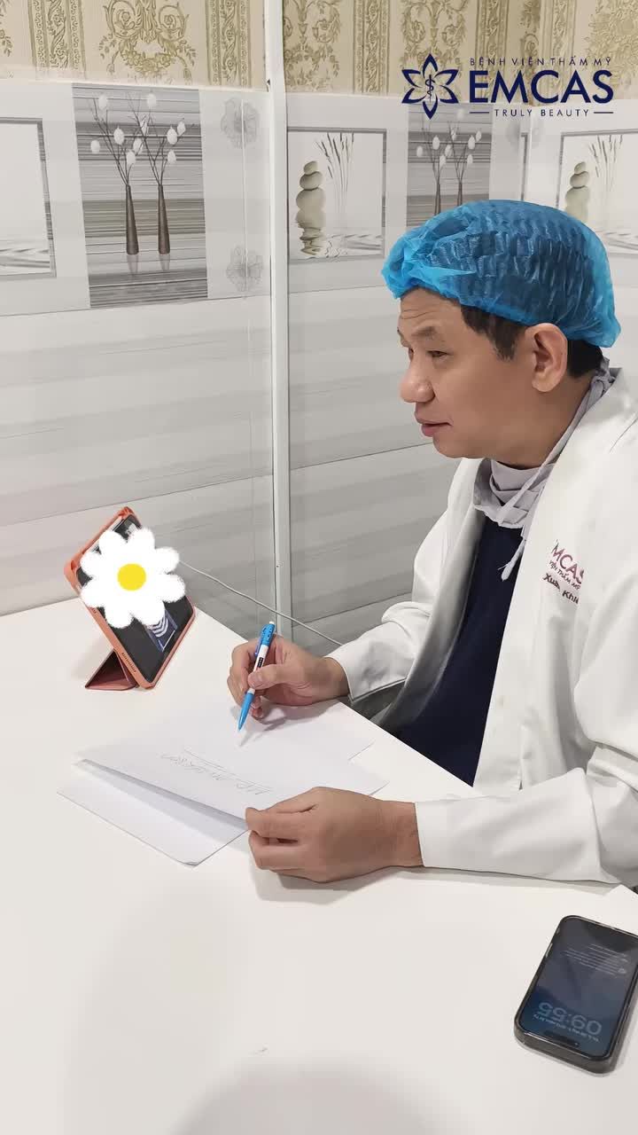 Tư vấn online - Khách ở châu Âu, tư vấn lấy silicon và đặt lại túi ngực